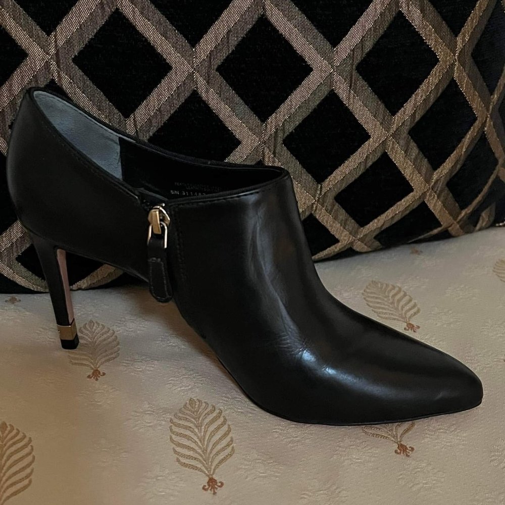 ***SOLD***Tory Burch Greenwich Leather Bootie